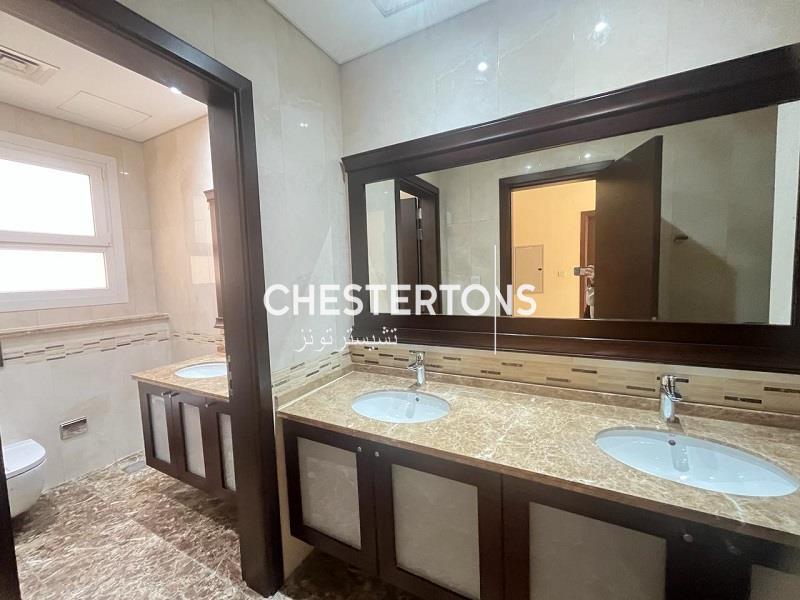 Image of Compound - 5 Bedrooms - 6 Bathrooms for Rental in Jumeirah-Dubai-United Arab Emirates, Image 16