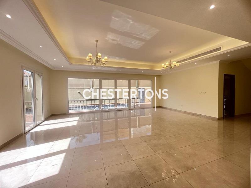 Image of Compound - 5 Bedrooms - 6 Bathrooms for Rental in Jumeirah-Dubai-United Arab Emirates, Image 2