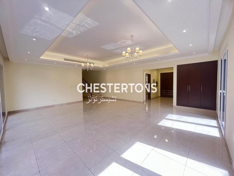 Image of Compound - 5 Bedrooms - 6 Bathrooms for Rental in Jumeirah-Dubai-United Arab Emirates, Image 3